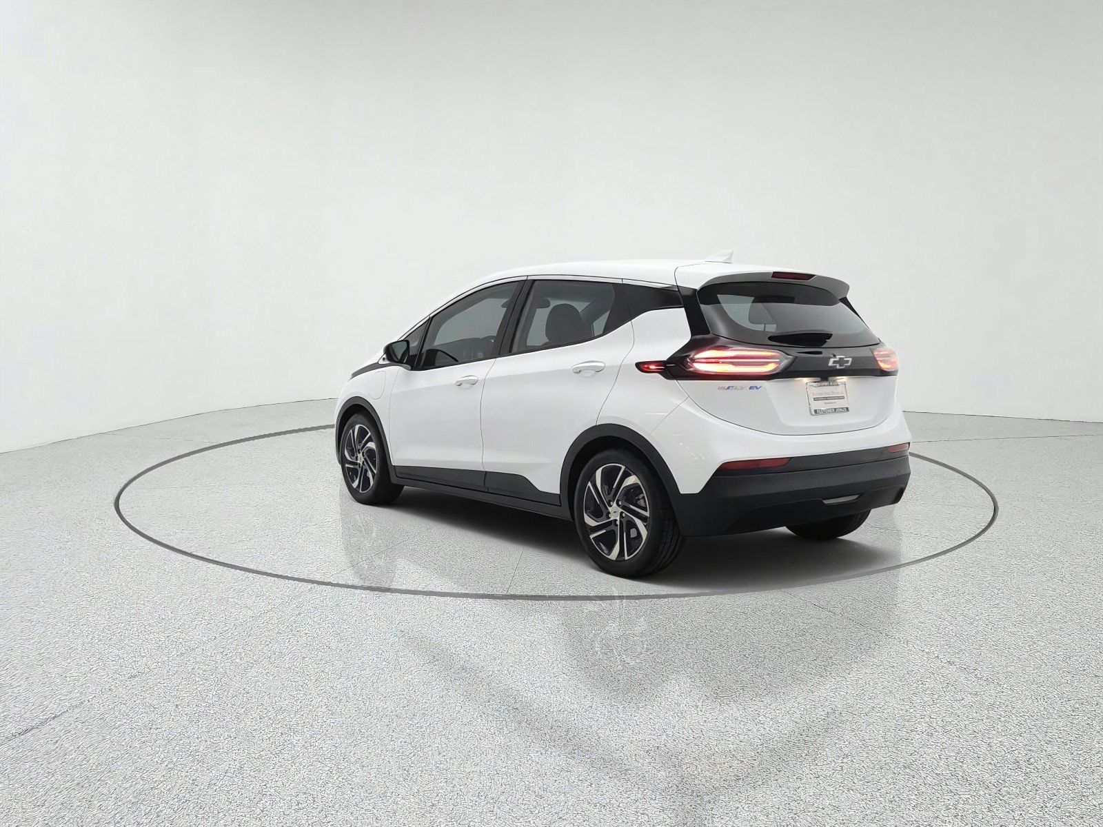Used 2023 Chevrolet Bolt LT w/ Infotainment Package FWD image 7