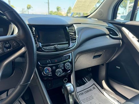 Used 2020 Chevrolet Trax Premier AWD/4WD image 13