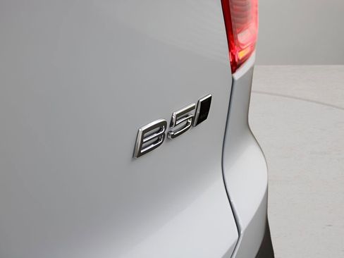 New 2026 Volvo XC40 B5 Plus w/ Protection Package Premier AWD/4WD image 31