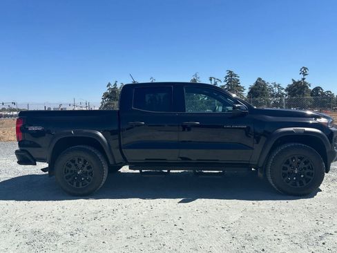 Used 2024 Chevrolet Colorado Trail Boss w/ Advanced Trailering Package AWD/4WD image 9