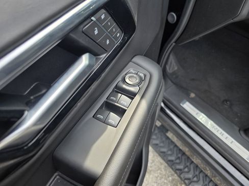 Used 2025 Chevrolet Suburban Z71 AWD/4WD image 17