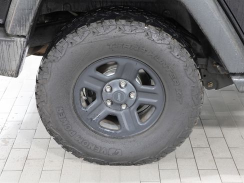 Used 2017 Jeep Wrangler Unlimited Sport w/ Connectivity Group image 14