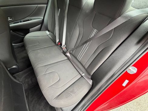 Used 2021 Hyundai Elantra SEL w/ Convenience Package FWD image 16