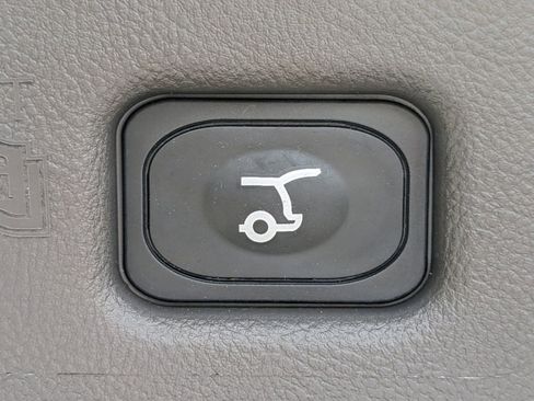 Certified 2023 Lincoln Nautilus Reserve w/ Equipment Group 202A image 14