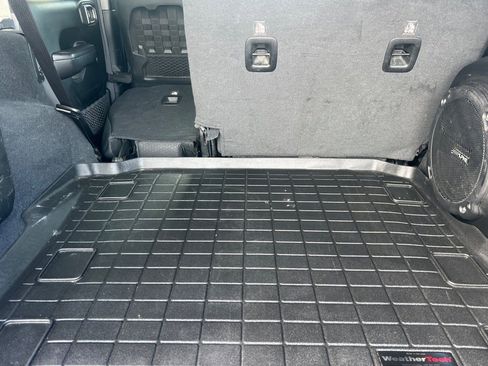 Used 2020 Jeep Wrangler Unlimited Rubicon w/ Steel Bumper Group AWD/4WD image 16