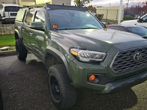 Used 2022 Toyota Tacoma TRD Off-Road image 2