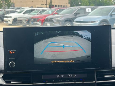 Used 2025 Toyota Sienna XLE FWD image 34