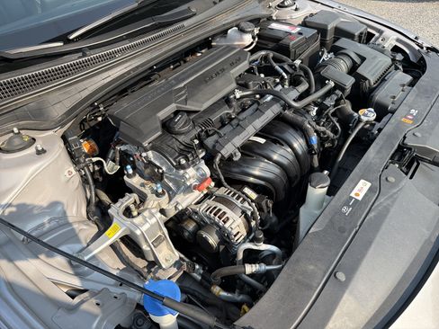 Used 2024 Hyundai Elantra Limited FWD image 22