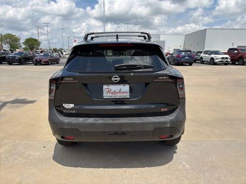 Used 2026 Nissan Kicks SR w/ Cold Weather Package FWD image 5