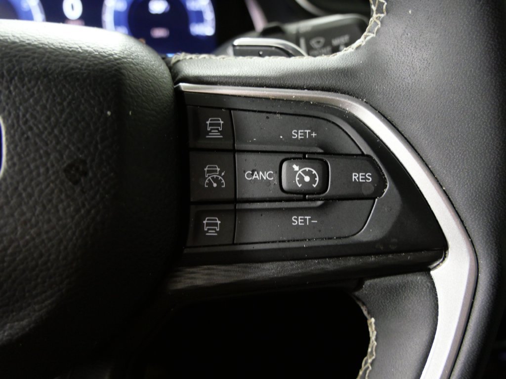 Used 2024 Jeep Grand Cherokee L Altitude AWD/4WD image 23