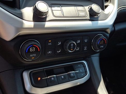 Used 2023 GMC Acadia SLE FWD image 13
