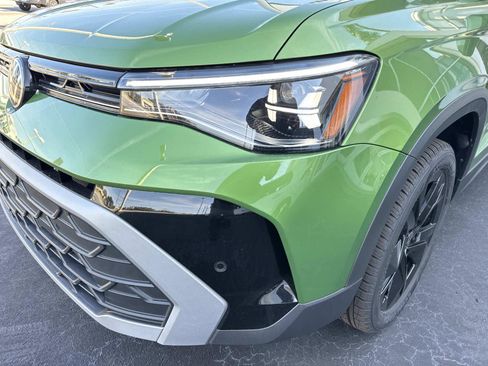 New 2026 Volkswagen Taos SE image 9