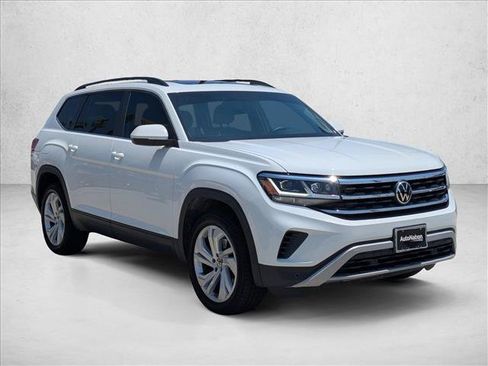 Used 2021 Volkswagen Atlas SE w/ Panoramic Sunroof Package FWD image 3