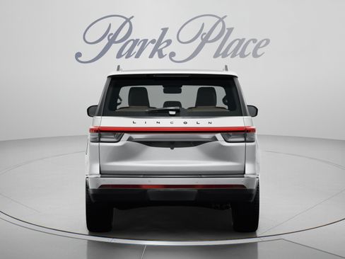 Used 2024 Lincoln Navigator L Reserve AWD/4WD image 3