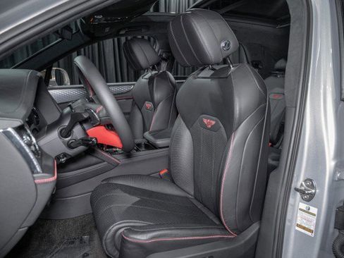 Used 2023 Bentley Bentayga Plug-In Hybrid image 11