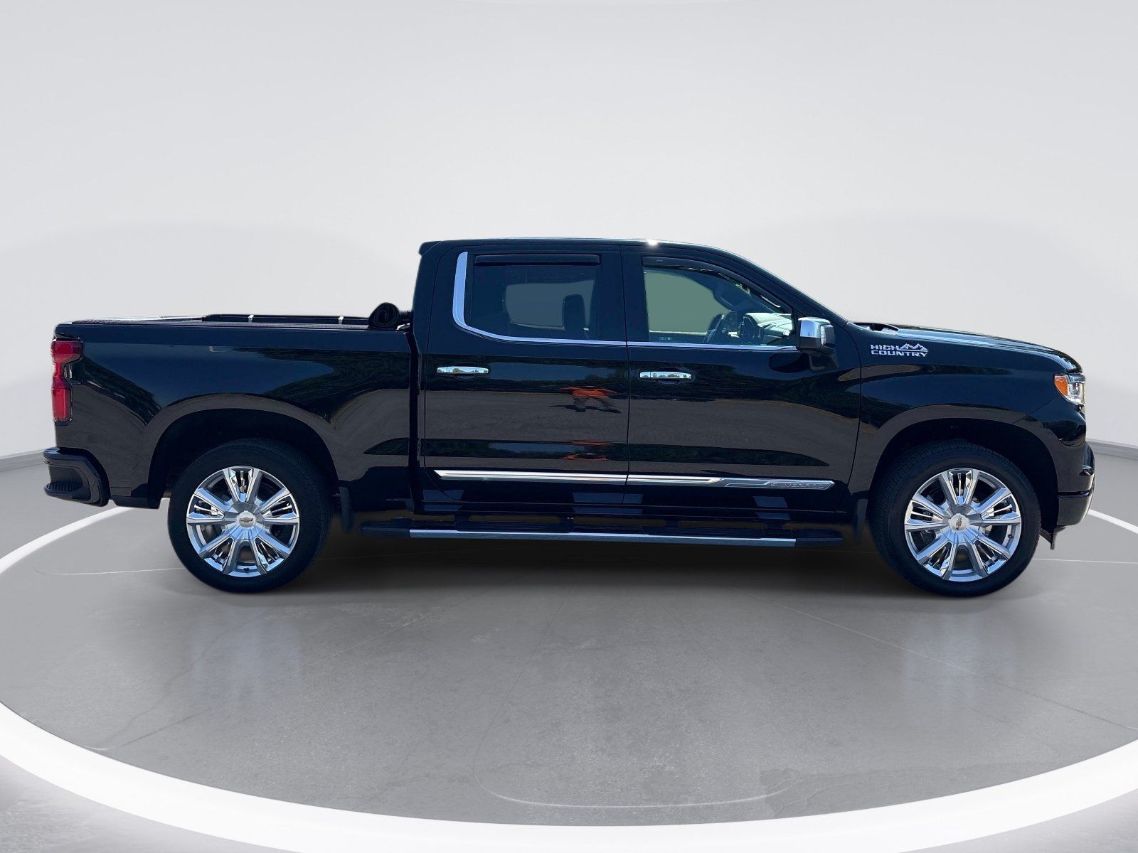 Used 2023 Chevrolet Silverado 1500 High Country w/ High Country Premium Package AWD/4WD image 9