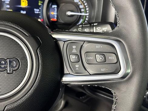 Certified 2025 Jeep Wrangler Unlimited Sahara AWD/4WD image 22