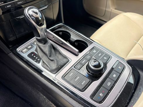 Used 2015 Hyundai Equus Signature RWD image 28
