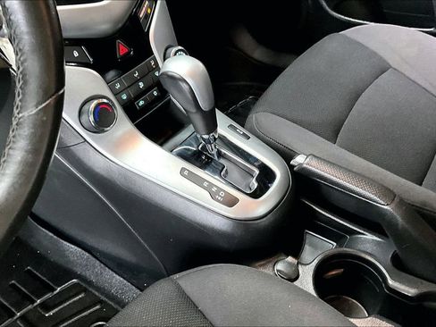 Used 2014 Chevrolet Cruze LT FWD image 17