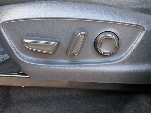 Used 2024 Toyota Tacoma TRD Off-Road image 17