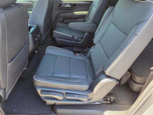 New 2025 Chevrolet Suburban Premier image 7