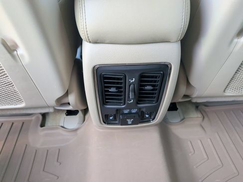 Used 2020 Jeep Grand Cherokee Overland AWD/4WD image 14