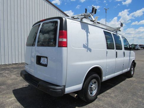 Used 2018 Chevrolet Express 2500 w/ Driver Convenience Package RWD image 3