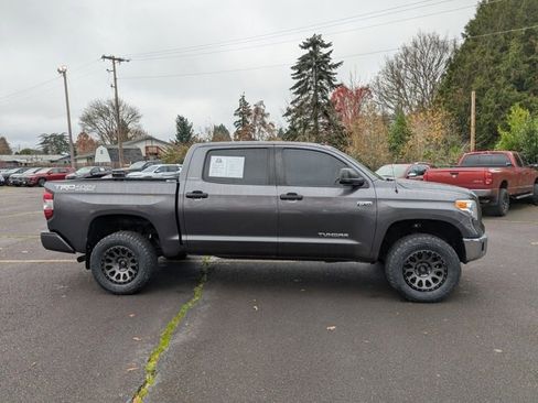 Used 2017 Toyota Tundra Limited w/ Limited Premium Package image 6
