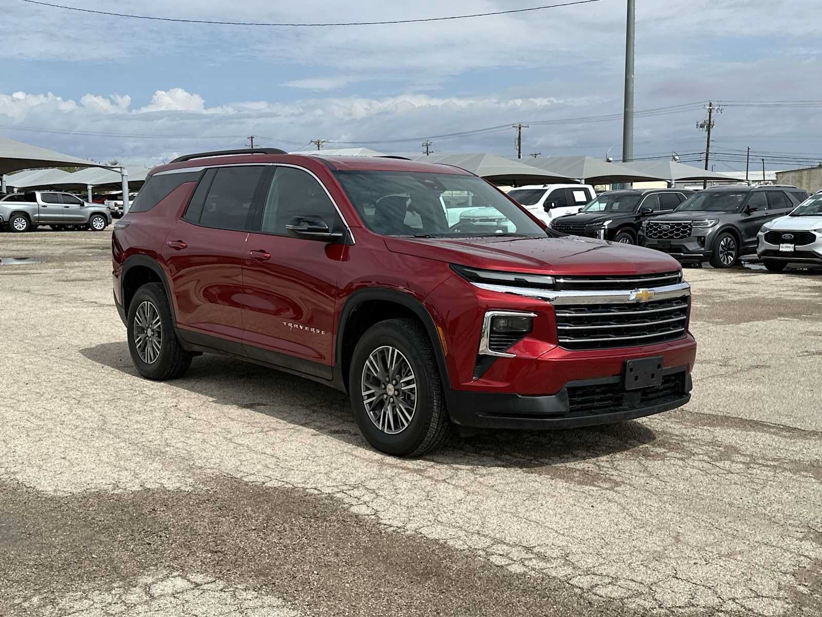 Used 2027 Chevrolet Traverse LT FWD image 2