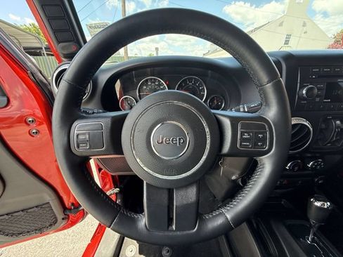 Used 2016 Jeep Wrangler Unlimited Rubicon AWD/4WD image 14