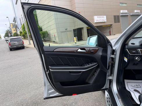 Used 2013 Mercedes-Benz GL 450 4MATIC image 49