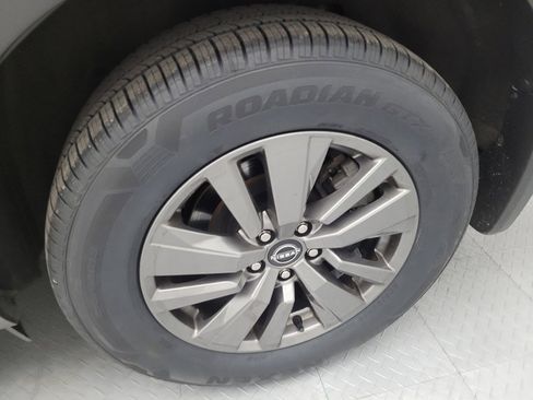 Used 2022 Nissan Pathfinder SV AWD/4WD image 31