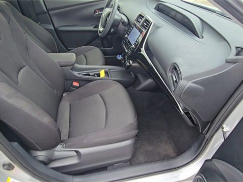 Used 2022 Toyota Prius LE image 28