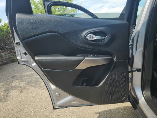 Used 2019 Jeep Cherokee Limited AWD/4WD image 19