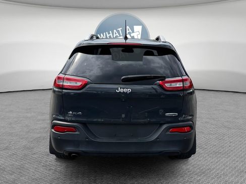 Used 2018 Jeep Cherokee Latitude Plus AWD/4WD image 5