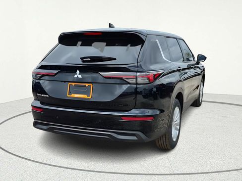 New 2026 Mitsubishi Outlander ES FWD image 6