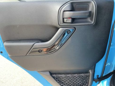 Used 2017 Jeep Wrangler Unlimited Sahara AWD/4WD image 18