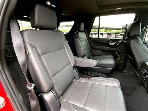 Used 2021 Chevrolet Tahoe Z71 w/ Luxury Package AWD/4WD image 19