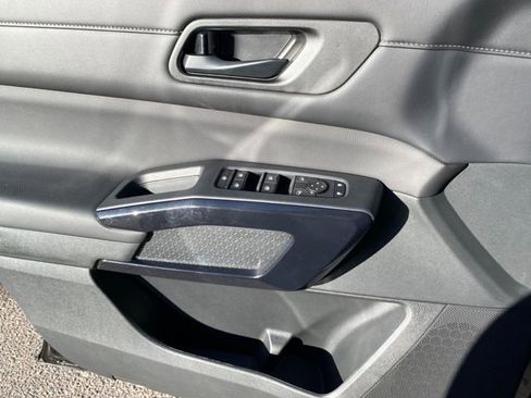 New 2025 Nissan Pathfinder SV image 14