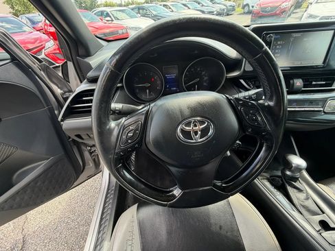 Used 2018 Toyota C-HR XLE FWD image 35