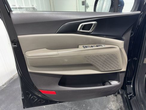 Used 2025 Kia Carnival LXS image 21