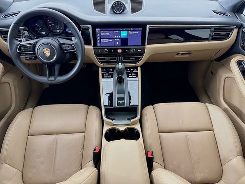 Certified 2025 Porsche Macan image 28