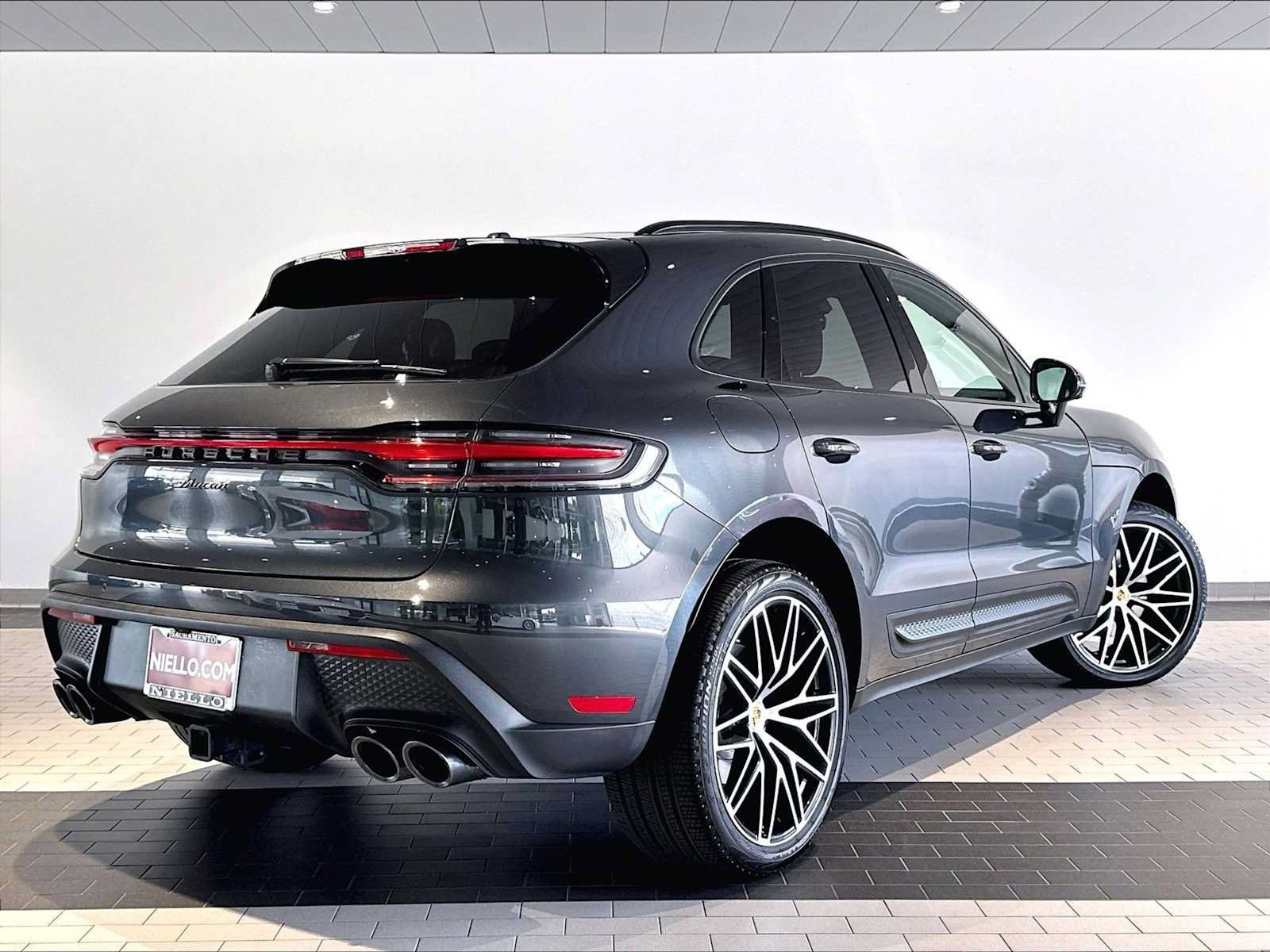 Used 2026 Porsche Macan AWD/4WD image 11