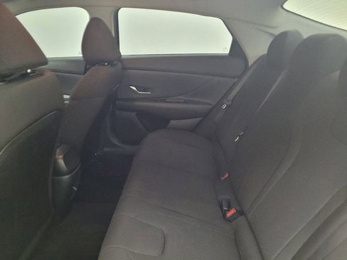 Used 2025 Hyundai Elantra SE FWD image 18