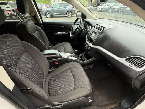 Used 2020 Dodge Journey SE FWD image 29