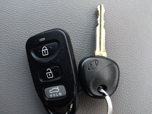 Used 2018 Hyundai Elantra SEL FWD image 32