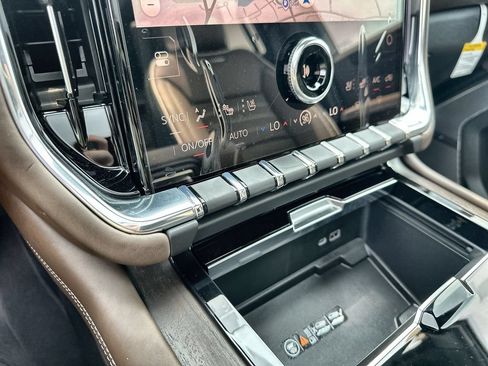 New 2026 GMC Yukon Denali Ultimate w/ LPO, Floor Liner Package AWD/4WD image 27