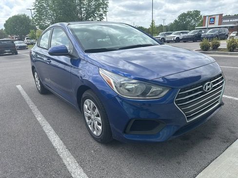 Certified 2022 Hyundai Accent SE image 3