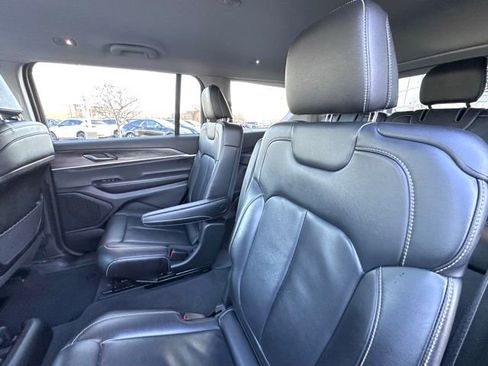 Used 2023 Jeep Grand Cherokee L Limited w/ Black Appearance Package image 16