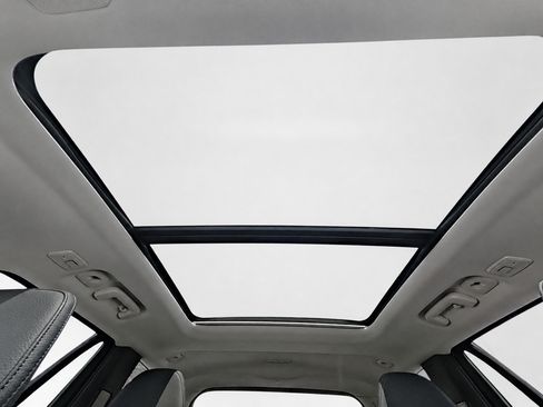 Used 2024 Volvo XC90 B5 Plus AWD/4WD image 19
